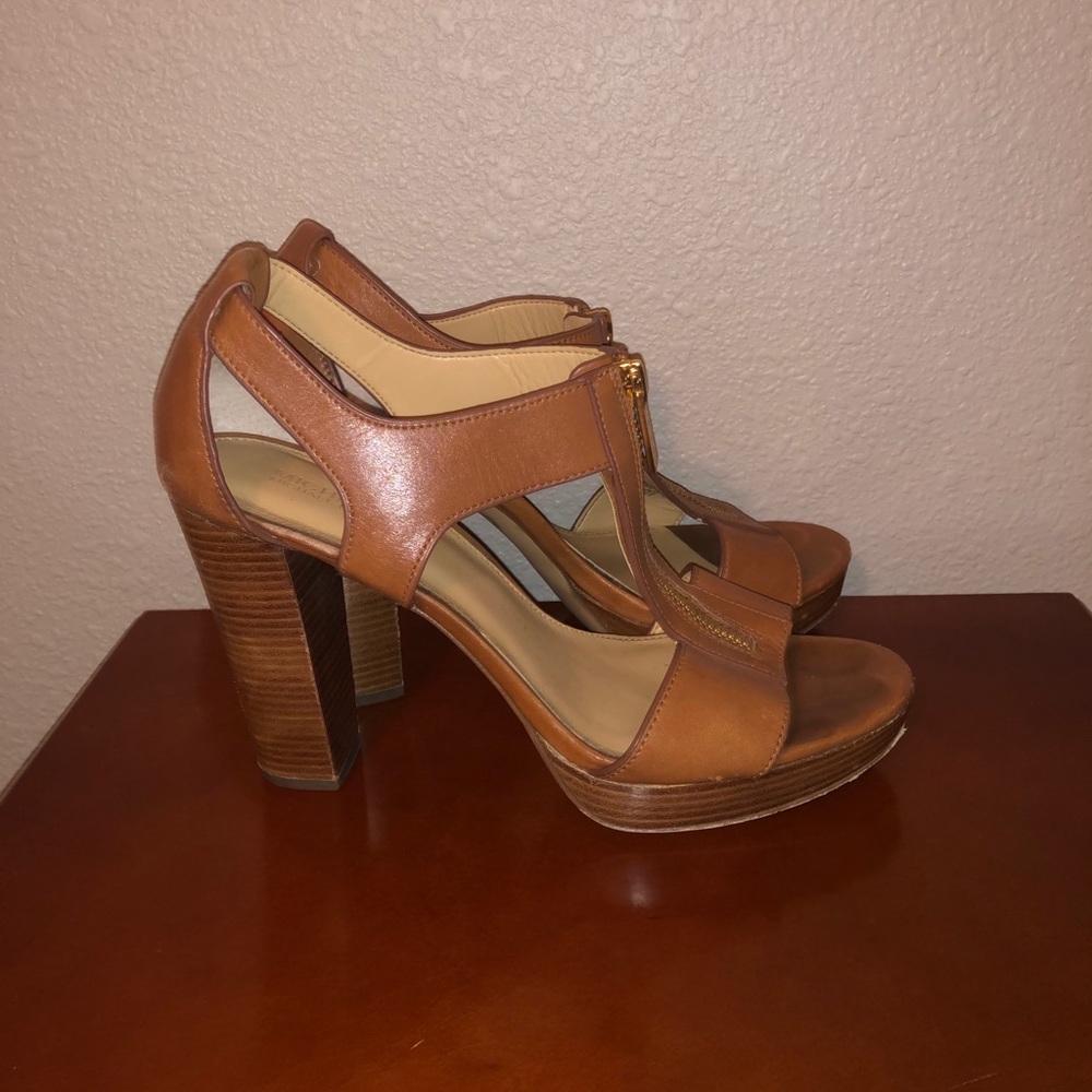 Michael Kors Berkley T-strap Sandals